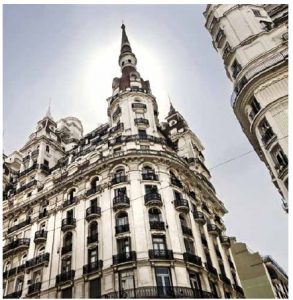 Along the Avenida de Mayo in Buenos Aires, one can enjoy the mix of art nouveau and neo-classical architecture.