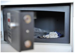 Take photos of the valuable items you put in the hotel safe before you lock it.  (Photo: © Berlinfoto | Dreamstime.com)