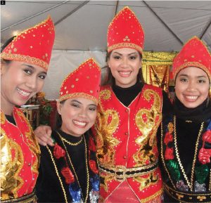 The embassy of Indonesia hosted an Indonesian festival. Dancers from left: Dyah Anggraini, Febry Sari, Ririn Astari and Chiccarina Kerukaspari from the Gebyar Nusantara. (Photo: Ulle Baum) 