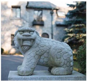 The fearsome haetae who guards the entrance to the residence.