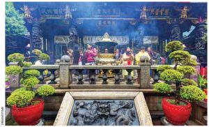 Mengjia Longshan Temple was built in 1738, destroyed in the Second World War and then rebuilt. 