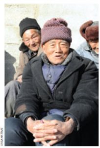 As of the end of 2012, the number of China's elderly population reached 194,000,000, or 14.3 percent of the total population.