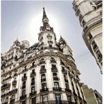 Along the Avenida de Mayo in Buenos Aires, one can enjoy the mix of art nouveau and neo-classical architecture.
