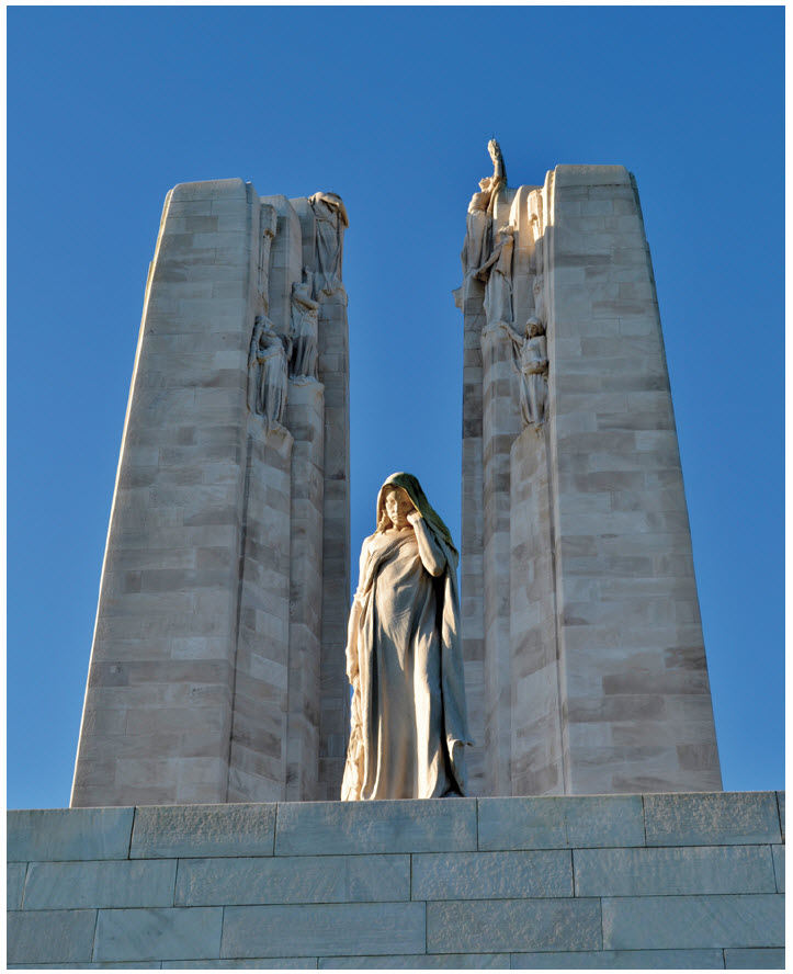 Canada Bereft, also known as Mother Canada, is part of the Vimy Ridge National Historic Site in Nord-Pas de Calais. It marks Canada’s involvement in the First World War and memorialises the 11,285 missing Canadian soldiers with no known graves. Their names appear on the monument.