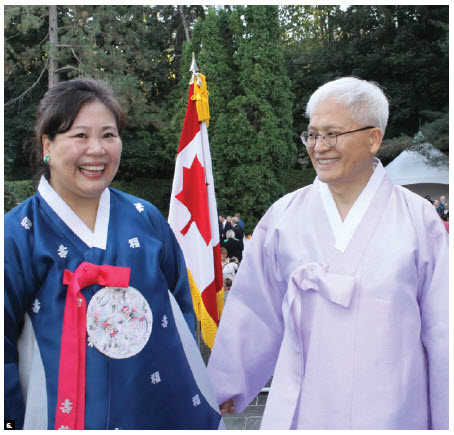 To mark Korea’s national day and Armed Forces Day, Ambassador DaeShik Jo and his wife, Eunyoung Park, hosted a reception at their residence. (Photo: Ülle Baum)