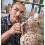 Master potter Kurban Turgun brings an old Uyghur tradition alive in a recently opened co-op factory. (Photo: Ülle Baum)