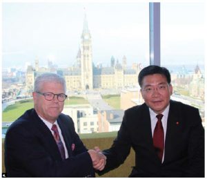  Borden Ladner Gervais LLP hosted a roundtable discussion with the Embassy of China titled “The four comprehensives, strategy and China's development.” Guo Yezhou, vice minister of the central committee of the Communist Party of China’s international department, is shown with Marc Jolicoeur, left, Ottawa regional managing partner of Borden Ladner Gervais. (Photo: Ülle Baum) 