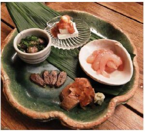 At an izakaya, you can enjoy “sakana,” a snack that goes well with sake. (Photo: Kenjiro Monji)