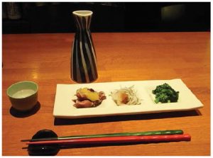 The small portions at izakaya allow you to try many different tastes with various kinds of sake. (Photo: Kenjiro Monji)