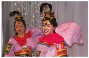 The Hong Kong-Canada Business Association’s Ottawa Chinese New Year Gala took place at Chu Shing Restaurant. Shiyu Reynolds and Cindy Yang from the Xin Hua Dance Troupe performed. (Photo: Ülle Baum) 