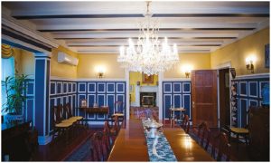 The pretty blue and yellow dining room seats 20 comfortably. (Photo: Ashley Fraser)