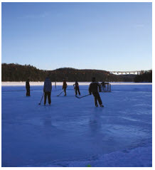 Ogopogo Resort offers skating on a lit lake rink, as well as snowshoeing and ice fishing. (Photo: ogopogo resort)