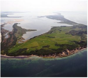 An aerial shot of Hiddensee, an island that's shaped like a seahorse and is only 250 metres wide at its narrowest point. (Photo: Klugschnacker)