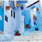 The different entryways and doors tucked into Chefchaouen’s walls add to its charm. (Photo: Rochdiwafik)