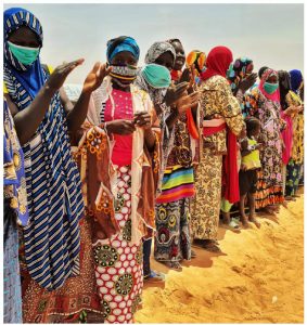 Forcibly displaced people in Oullam, Niger, receive non-food items such as soap, sleeping mats, blankets, kitchen utensils, buckets and/or jerry cans for water, among other items. (Photo: Selim Meddeb Hamrouni/UNHCR)