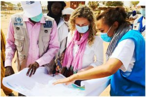 Author Dominique Hyde looks at plans for the construction of social housing and one-stop shops to assist and protect Malian refugees in the Tillabery region of Niger. (Photo: UNHCR)
