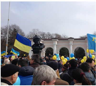 This pro-Ukrainian rally took place near the Shevchenko Monument in Simferopol during the Russian military intervention in Ukraine in 2014. (Photo: Devlet Geray)