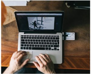 The Estonian ID card, which every citizen receives, fits easily into any computer with a USB drive. (Photo: Rasmus Jurkatam)