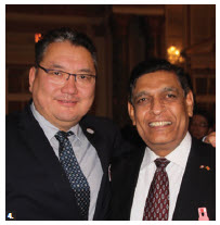 Mongolian Ambassador Ariunbold Yadmaa (left) and Sri Lankan High Commissioner Madukande Asoka Kumara Girihagama attended Japan's national day reception. (Photo: Ülle Baum) 