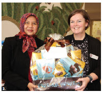 Malaysian High Commissioner Dato’ Nor'Aini Abd Hamid presented donated food collected by her staff to the Bethany Hope Centre’s Sandra Randall. (Photo: Ülle Baum)