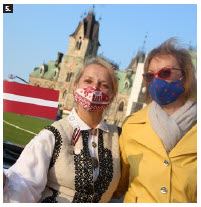 Inara Eihenbauma, wife of Latvian Ambassador Karlis Eihenbaums, and Inga  Skruzmane, counsellor at the Latvian Embassy, attended the event. (Photo: Ülle Baum) 