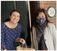 Adriana Patricia Anon  Fernandez, wife of Uruguayan Ambassador Martin Vidal Delgado (left) received a HOMSA welcome gift bag from Piret Lukk. (Photo: Ülle Baum)
