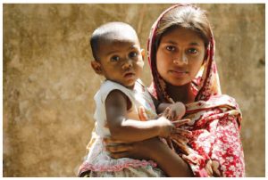  A mother and her child in Sirajganj District, Bangladesh. Even before COVID, one of every four children on the planet was suffering from stunting. (Photo: nutrition international)